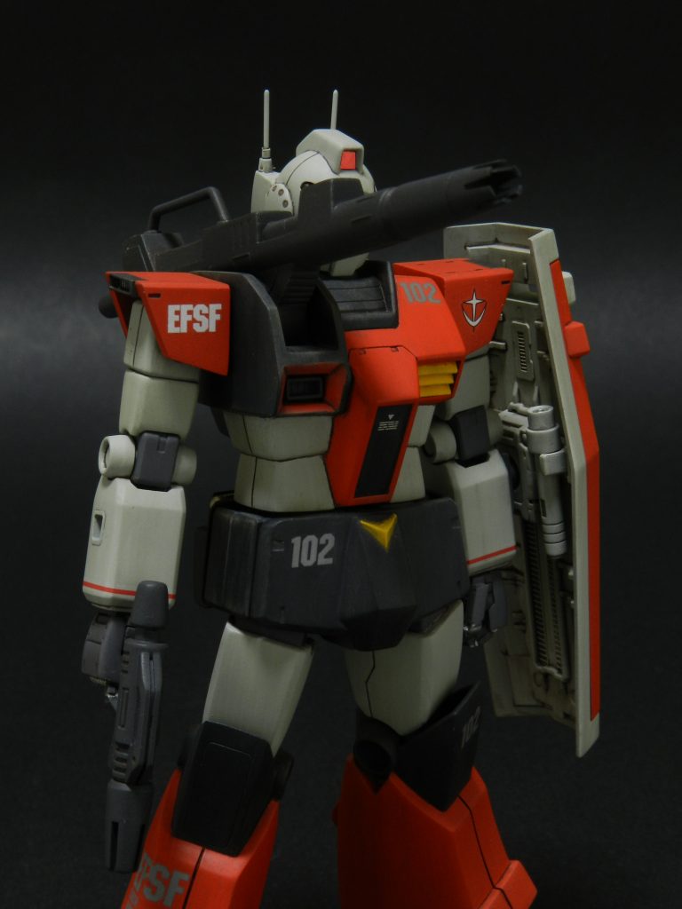 ビームサーベルを一本シールドに装備!