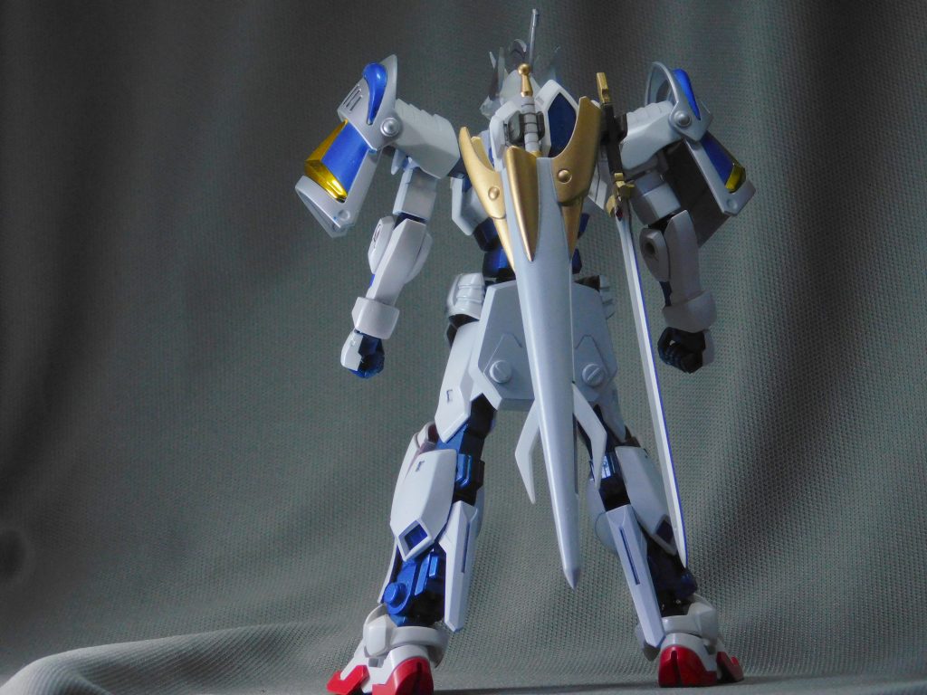 バックショット。
一応ランスとロングソードは背面にマウント可能。