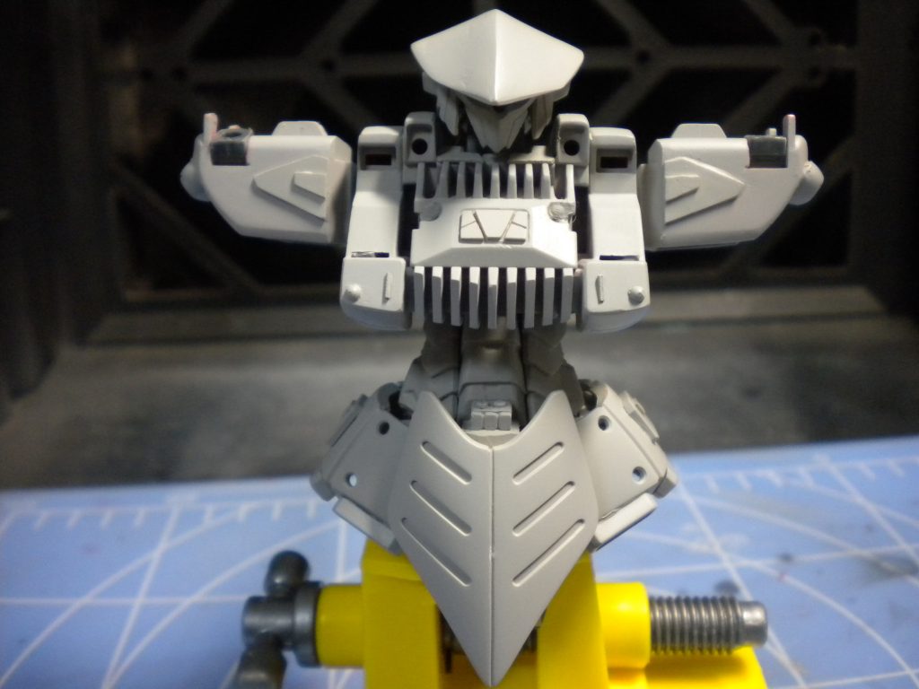 顔はスクラッチで、何度も作り直しました。