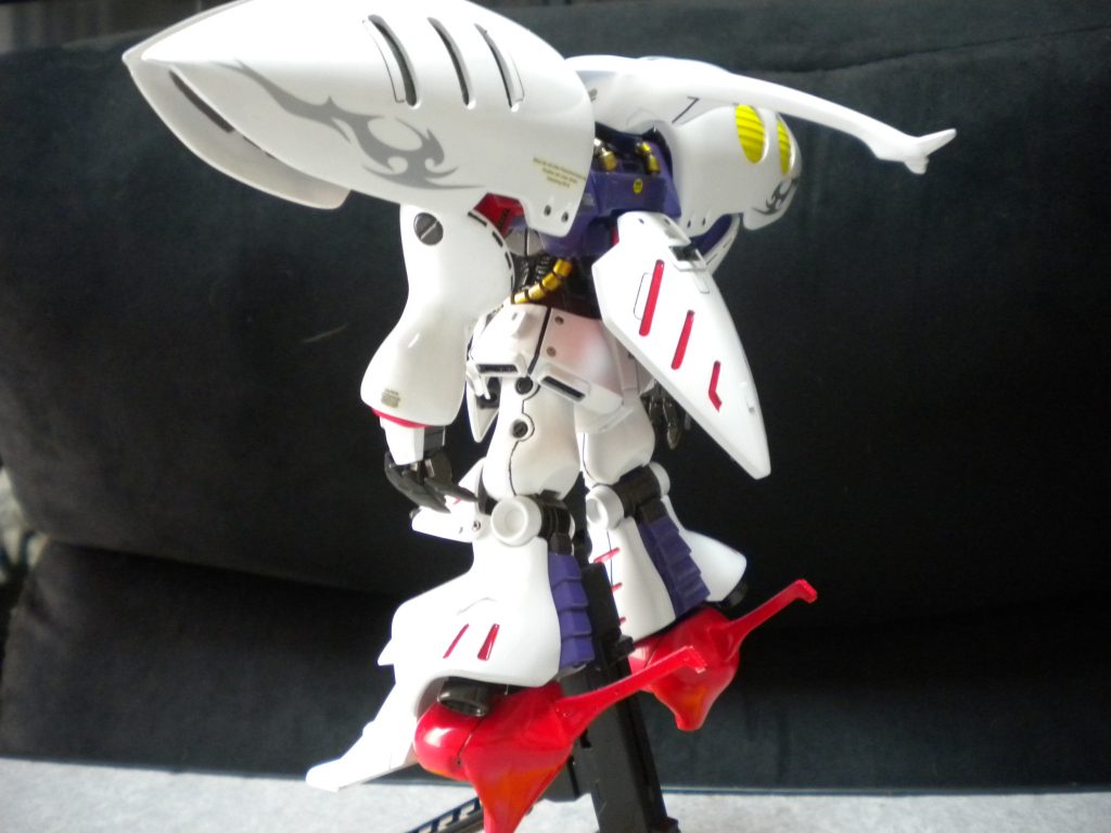 足首は前にずらして、ハイヒールの形状に変更、