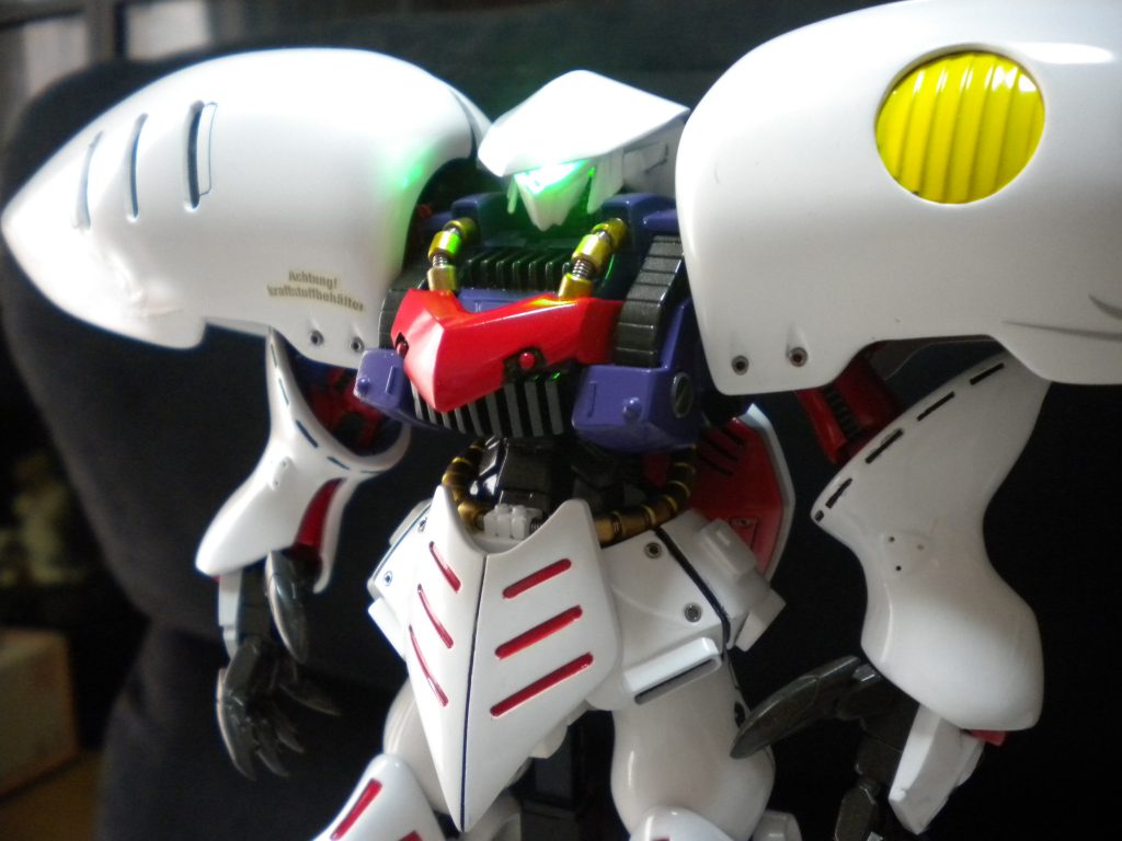 ウエストに動力パイプを追加、全体にディティールアップしました。