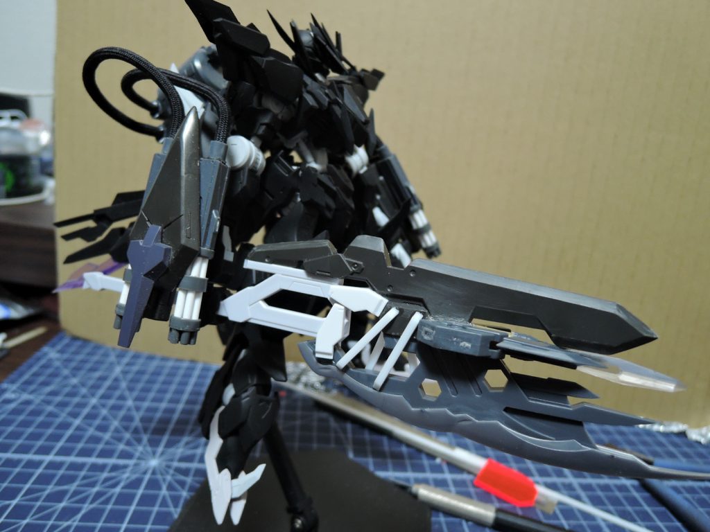 大斧はMSGと鉄血武器セットとプラ材で主に構成されています。