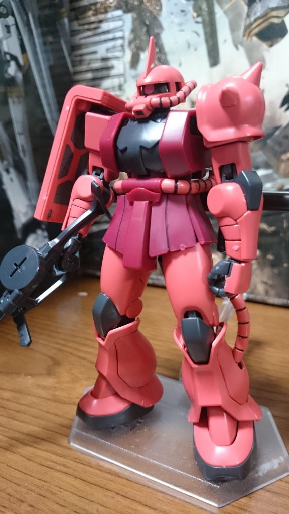 スミ入れと部分塗装でフィニッシュっス！スカートパーツは軟質樹脂を選択してるっス
腕は所謂「ガワラ曲げ」が出来るっスね。ただこの状態だと、肘が90°程度しか曲がらないのがネック。まぁ、この曲げ方するときって基本素立ちさせるときくらいっスしね。

ちなみに本体は完全新規っスけど、武器類は06R系からの流用っス