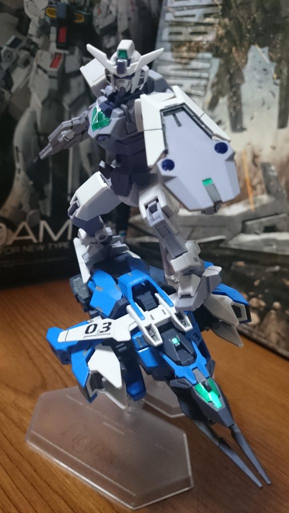 ・コアガンダム(G-3カラー)
以前、ヴィーナスアーマー用に専用カラーに塗装したんスけど、19話を見て衝動的に塗装を落としたっス。
…… ……
…… ……
「あなたはこの子と何がしたい?この子と、コアガンダムと一緒に、あなたがやりたいこと」
「それが伝わったら、きっともっと応えてくれる」
「その、強い機体にして、ガンプラバトルで勝てるように…」
「ほんとう?この子はそう思ってないみたい。『小さいガンプラの可能性。小っちゃなガンプラでもやれることがあるかもしれない。いろいろ試してみたい』」
「…そう思いながらこの子をつくったんじゃないの?」
「どうしてわかるんだ…?」
「まだ生まれたばかりだけど、GBNには無限の可能性がある」
「自分の手でつくったガンプラが、本物のガンダムとして大地に立つ世界」
「そのパイロットになれる世界」
「この世界だからこそできること、見つけられること、きっといっぱいある」
「楽しみ方も、付き合い方も、絆の結び方も、それは人の想いが、夢が、全てを形作っていく、特別な世界!」
「すごいねっ!ヒロト!」