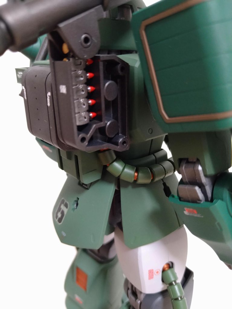 弾とか、シリンダーとか塗りましたが、外からは見えませんね、、 