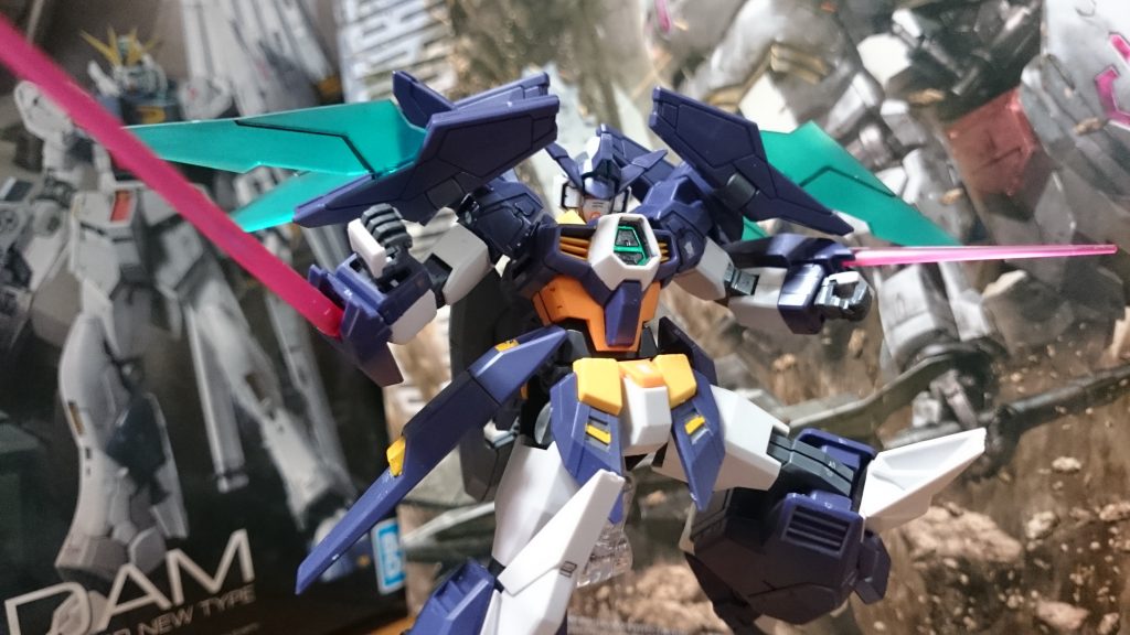 ・トライアームソード

AGE-3のように前腕のアームカバーからビームサーベルを発振出来るっス。ただエフェクトの角度はAGE-3とは90°違うっス