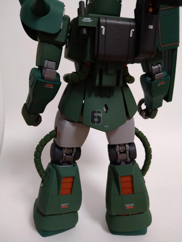 後ろ姿。こんな感じです。お尻の6が密着してませんね、、