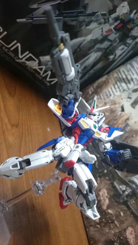 ジェミナスの銃持ち手は他のキットとは違い、手をばらさずに持たせられるから楽チンっス