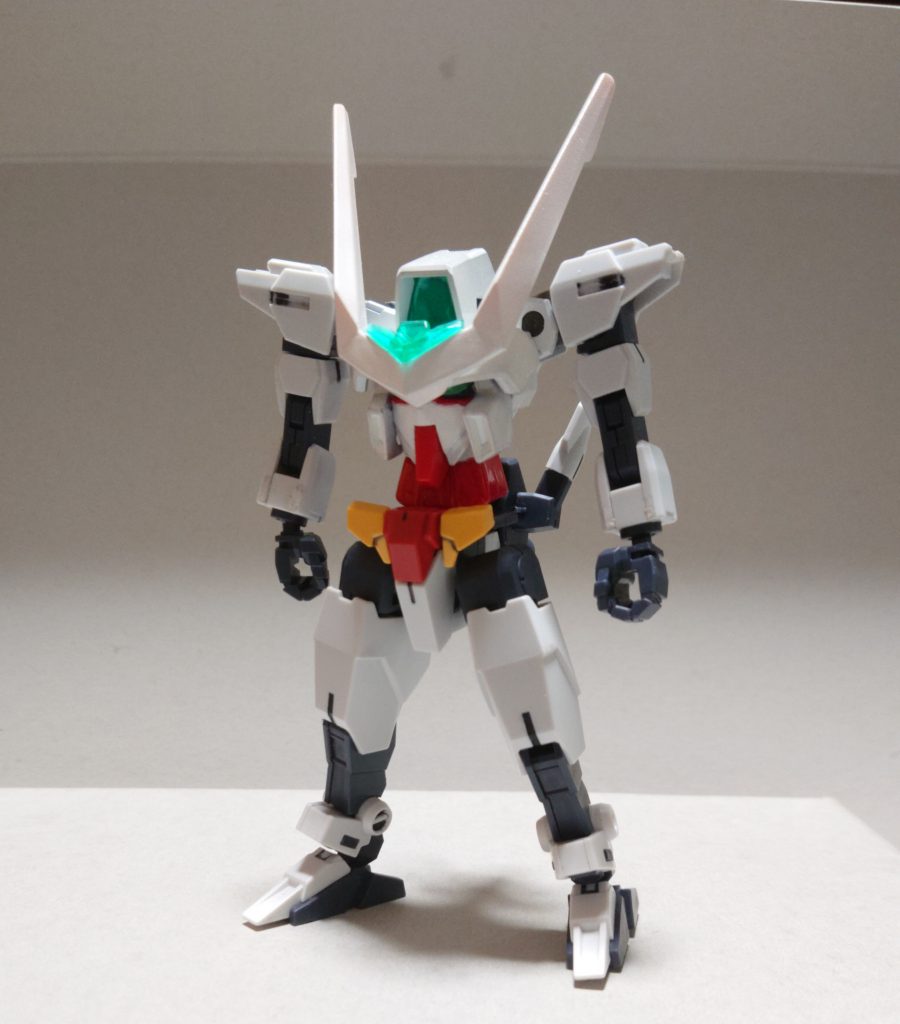 アンテナ部はネオジム磁石を使用しているので、新しく取り換え可能な新アンテナを制作。
新アンテナはBB戦士スターゲイザーのモノを加工しました。