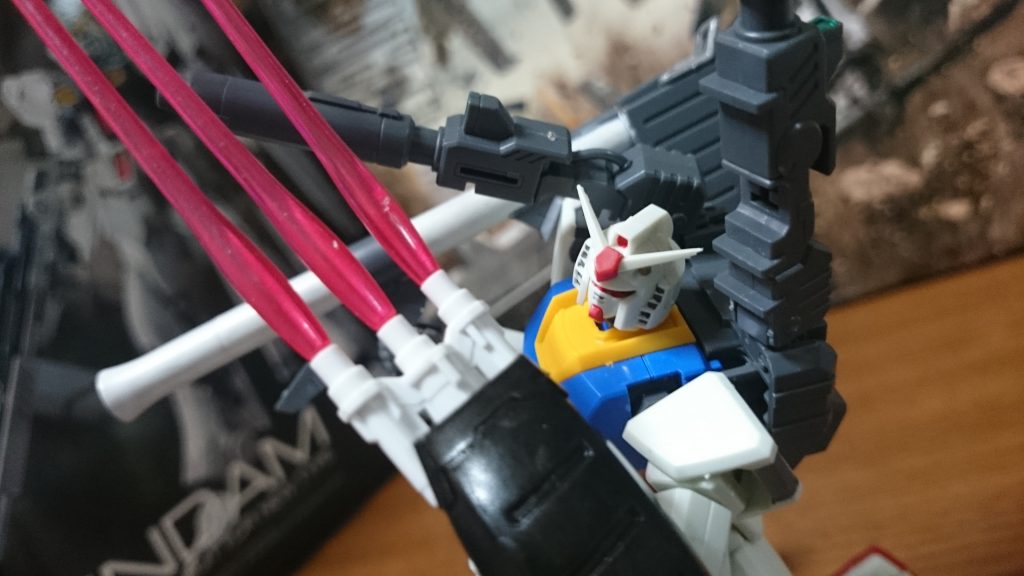 ・3連ビームサーベル

こちらシールドをメタリックブラックで塗装してるっス！またエフェクトはどこぞのキットから3本持ってこなきゃいけないっス。メイジン戦でも装備してたっスけど、未使用だったっス