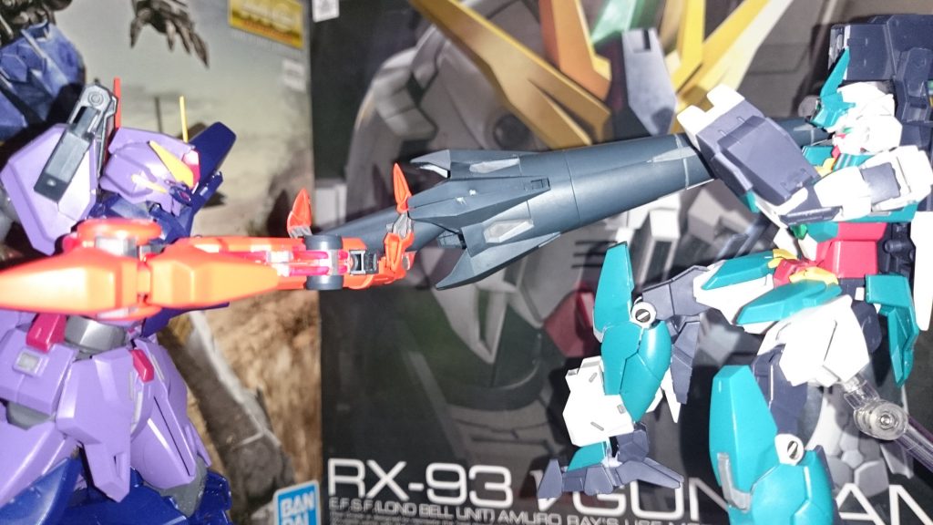 ヒロトも足からミサイルを繰り出し、槍の破壊に成功する。
「リミテッドチェンジ!」