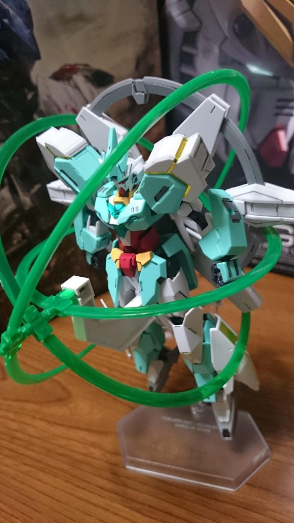 ちなみに前腕の追加パーツだけを連結させることで腕を広げずともトーラスをつくることが出来るっス。実際に劇中でこれ出来るかはわかんないっスけど
ではアクションっス~