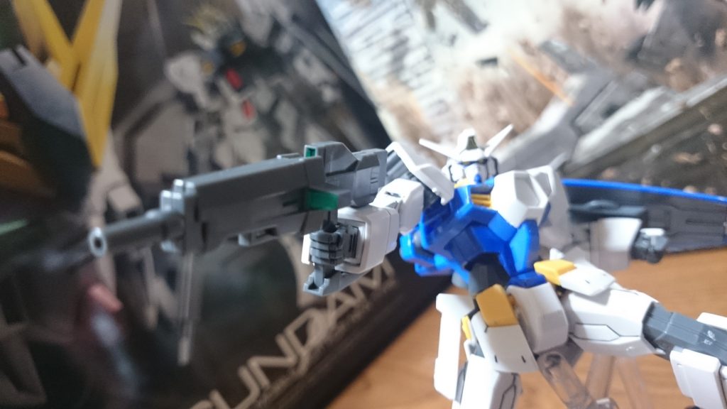 ・ドッズライフル
片手持ちの形態のほか……