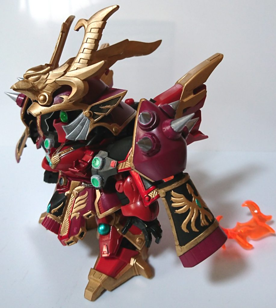 バックパックはBB戦士サザビーのものにシナンジュのバーニアを付けてボリュームアップ。
プロペラントタンクはビルドバーニングの炎エフェクトに交換して不死鳥の尾っぽく。