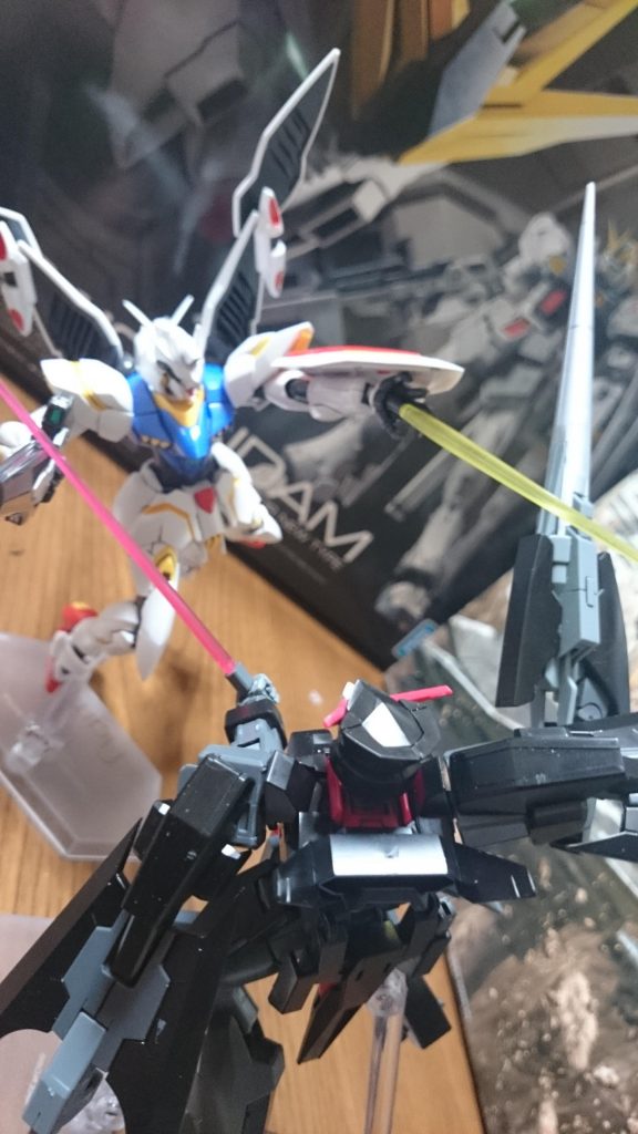 「私は一度、ヴェイガンも連邦もかなぐり捨てて、お前と全力で戦ってみたかった。戦士としてではなく、男として――」
「ああ――!実は、オレもだ――」