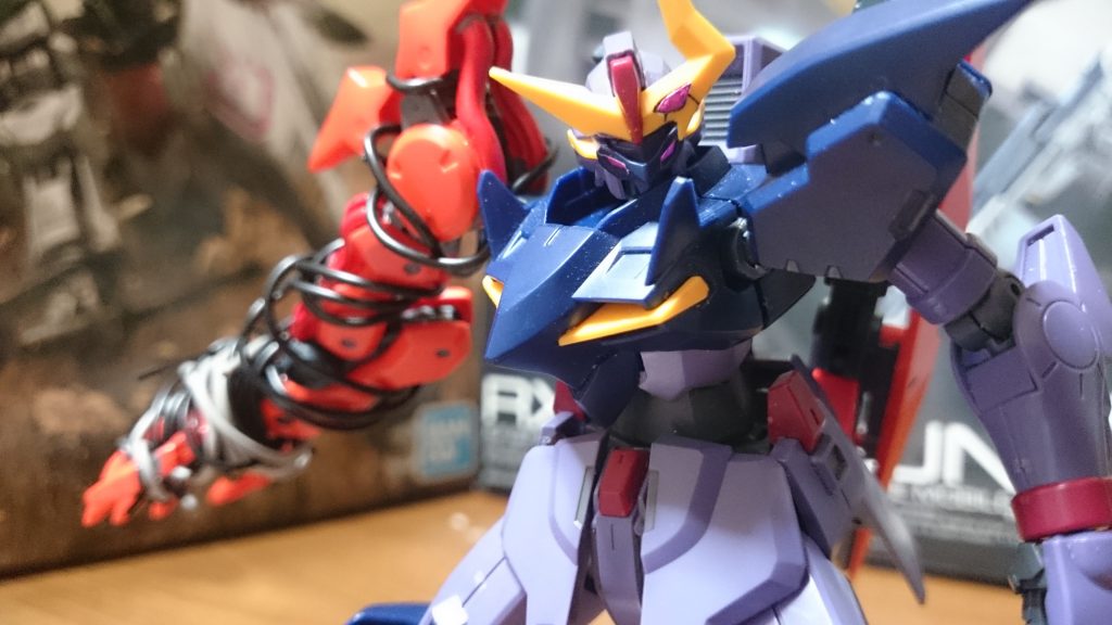 ゼルトザームもサタニクスガンダムを迎え撃とうと、全身の触手を右腕へと集中させゼルトザームアルムをドリルへと変貌させる！