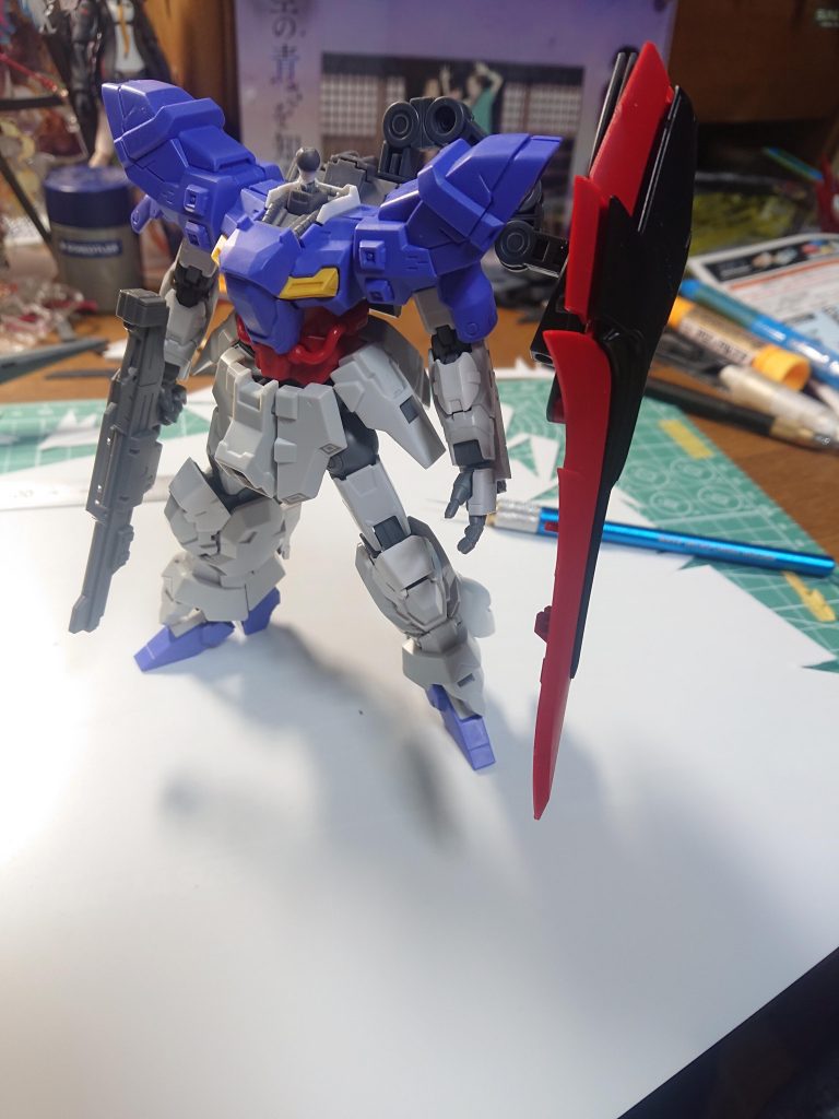 左側が寂しかったけれど、肩の形状とサイコプレートをマウントすることから、フレキシブルシールドということに決定。