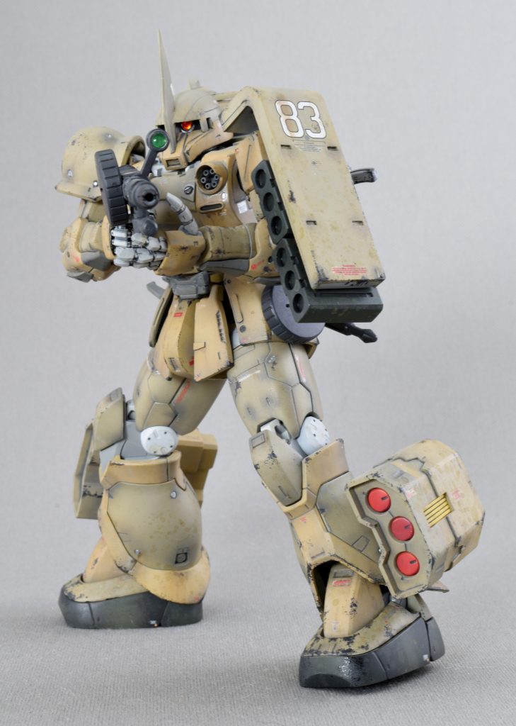 シールドは左肩につけた方が､防御しつつ撃てるのでいいと思う。あと弾倉はやっぱ内側のほうが…。