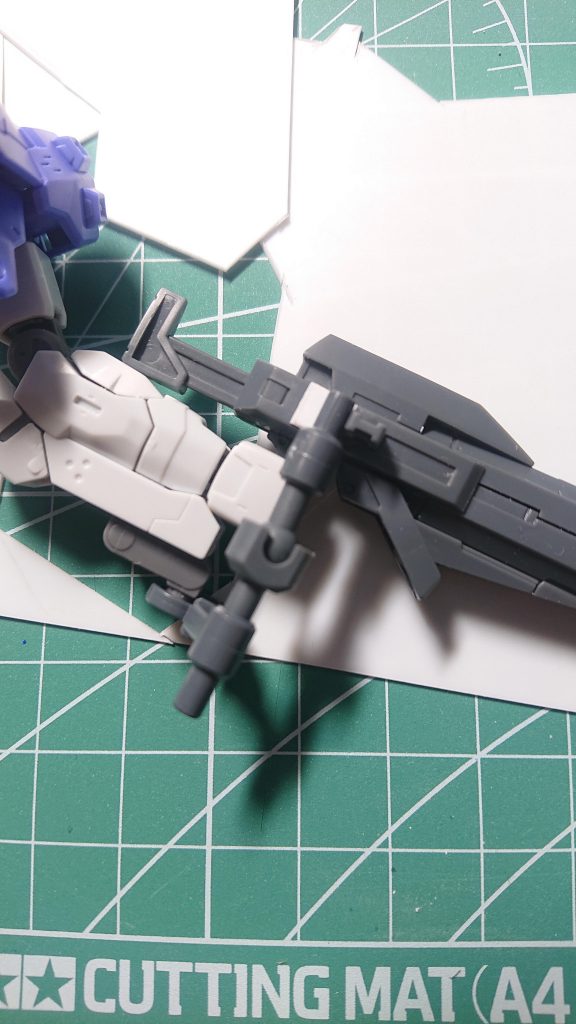 握るだけでは全く安定しないので補助パーツでライフル接続
これで豪快に振れると後付け設定にも使えました。