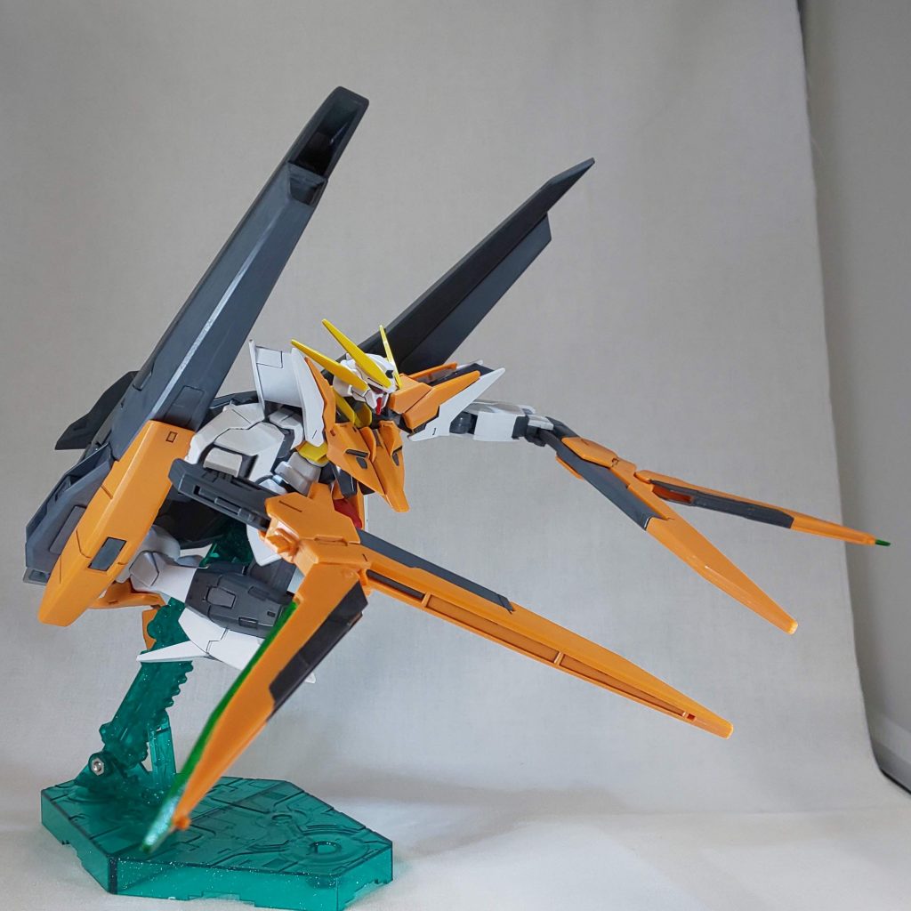 GNソードライフル-ソードモード-のクローを展開して、ギッチョン！