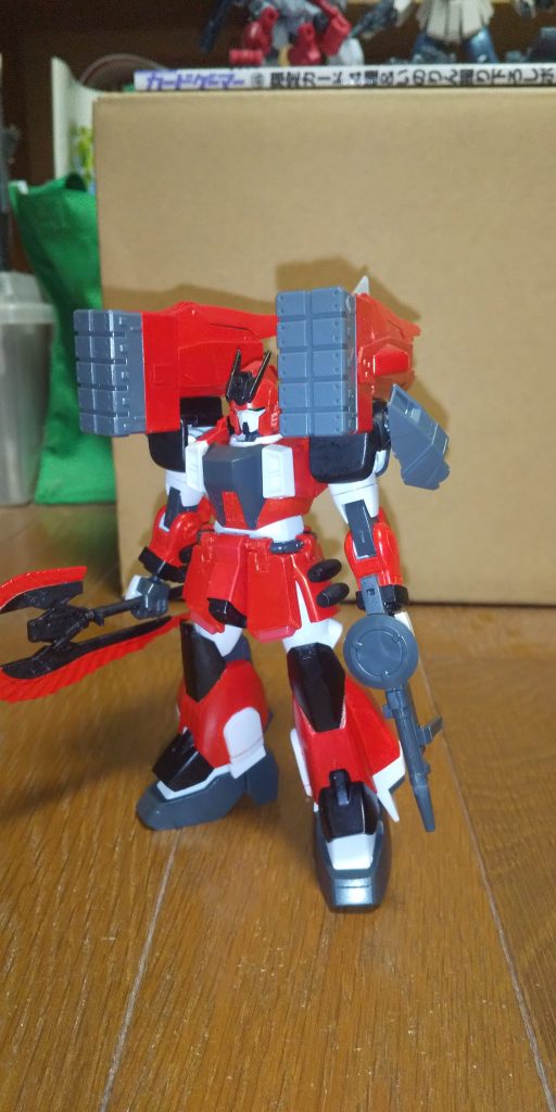 肩のシールドは外せるので、追加ブースターも付きます。何のパーツだったかは残念ながら。脚の動力パイプ？ははずしてます。太ももにも蓋してます。