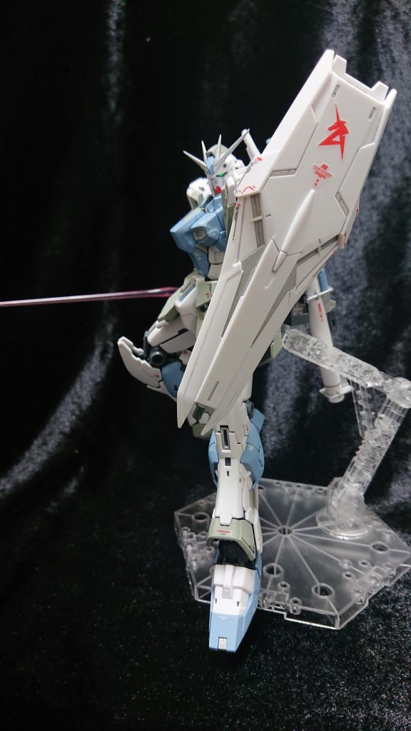 シールド越しにビームサーベル持たしても余裕でカッコいい😍