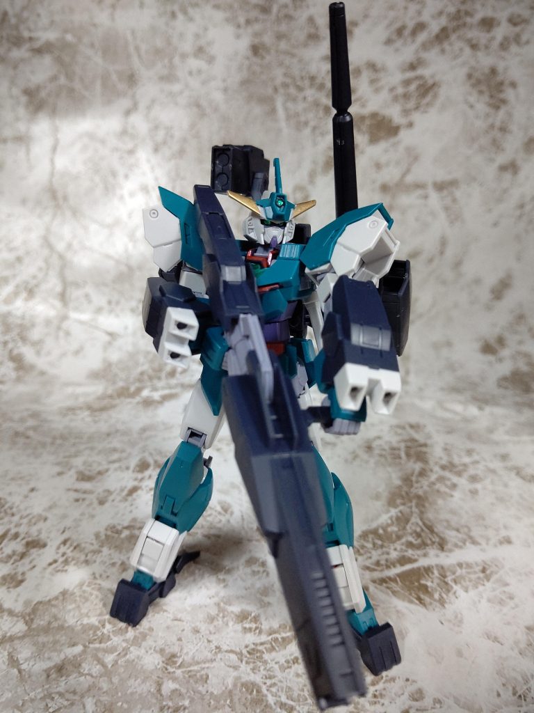 アーマーの膝を見てみると、ダブルオーガンダムみたいなのですねと色々と発見があるという。海老川デザインゆえの気づきですね。木星も火星も作ってたのに今さら気付いたのか私。
足首のミサイルハッチも結構age系に似てたり。