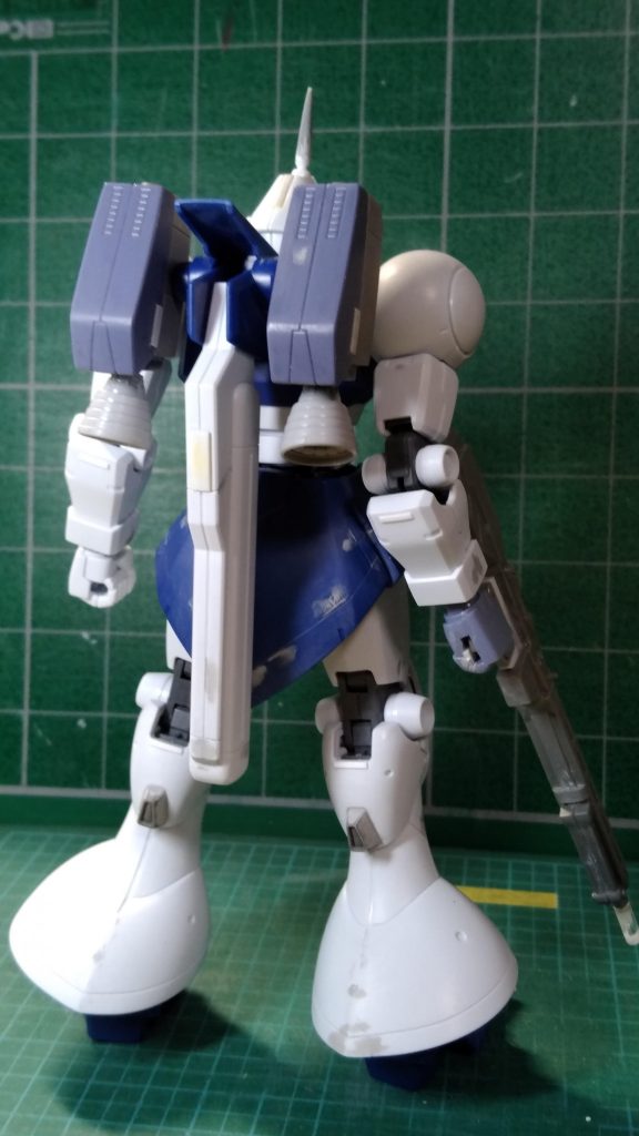 バックパックは、ジャンクパーツとなっていたガンダムアシュタロンの物に市販パーツを付けてます。
ふくらはぎにも、バーニアを追加しました。