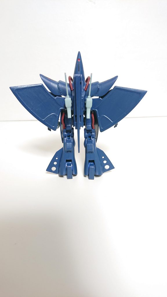 背面。羽の塗装ムラが気になります…