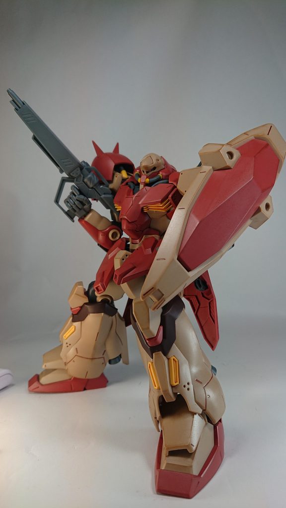 足が大きくてバランスがいいのでちょっと歪な姿勢でも大丈夫ですね。