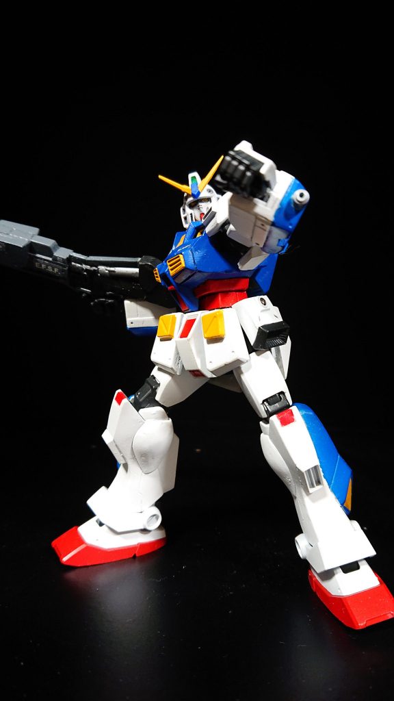 アームビームガン
腕のサーベルラックから供給されたビームを発射する
右腕は従来通りガドリングが仕込んであるということにしています