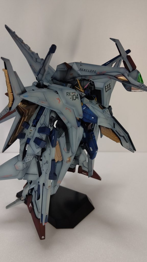 マーキングはVar.kaの赤でと決めていたのですがグレー部が思ったより濃くなってしまい小さいコージョンマークだと埋没してしまう為大きいのだけ貼りました