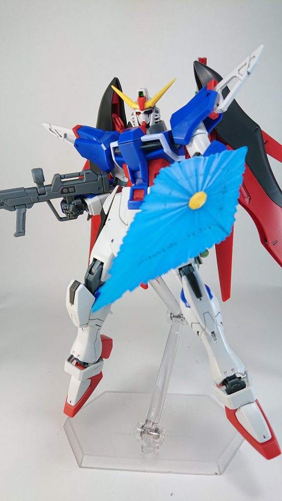 ビームシールドも付属、嬉しいですねー。
ただ、手の甲のパーツは2つじゃなくて4つ欲しかったです。ハメると取りづらいし付け替えも手間ですしね…