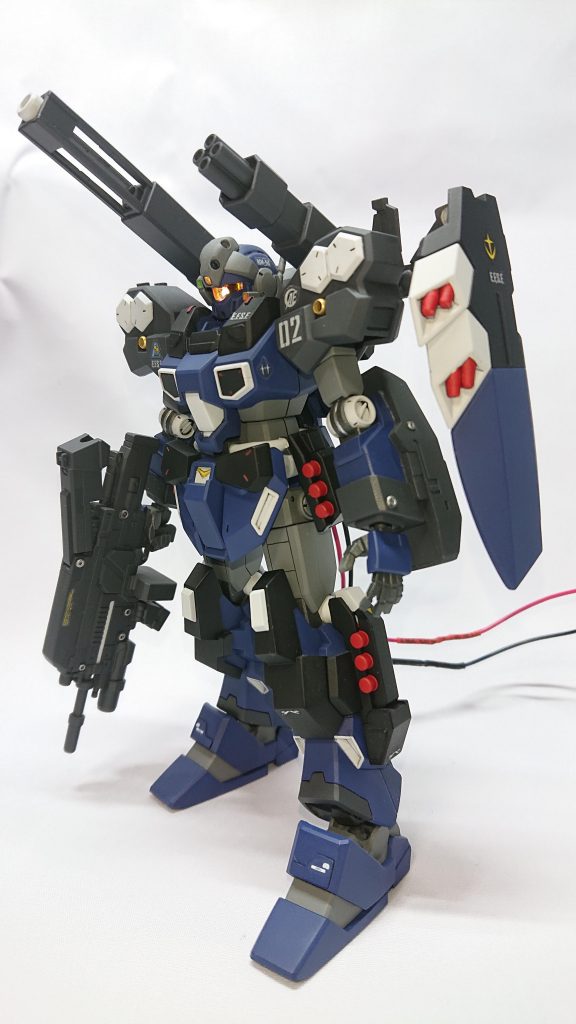 今回は、足と胸部にプラ板を貼りました。
あと、胸部?(首周り)にレッドポイントなるものも付けて、肩にもプラ棒の補強みたいなものを付けました。※分かりにくいですけど…(-_-;)