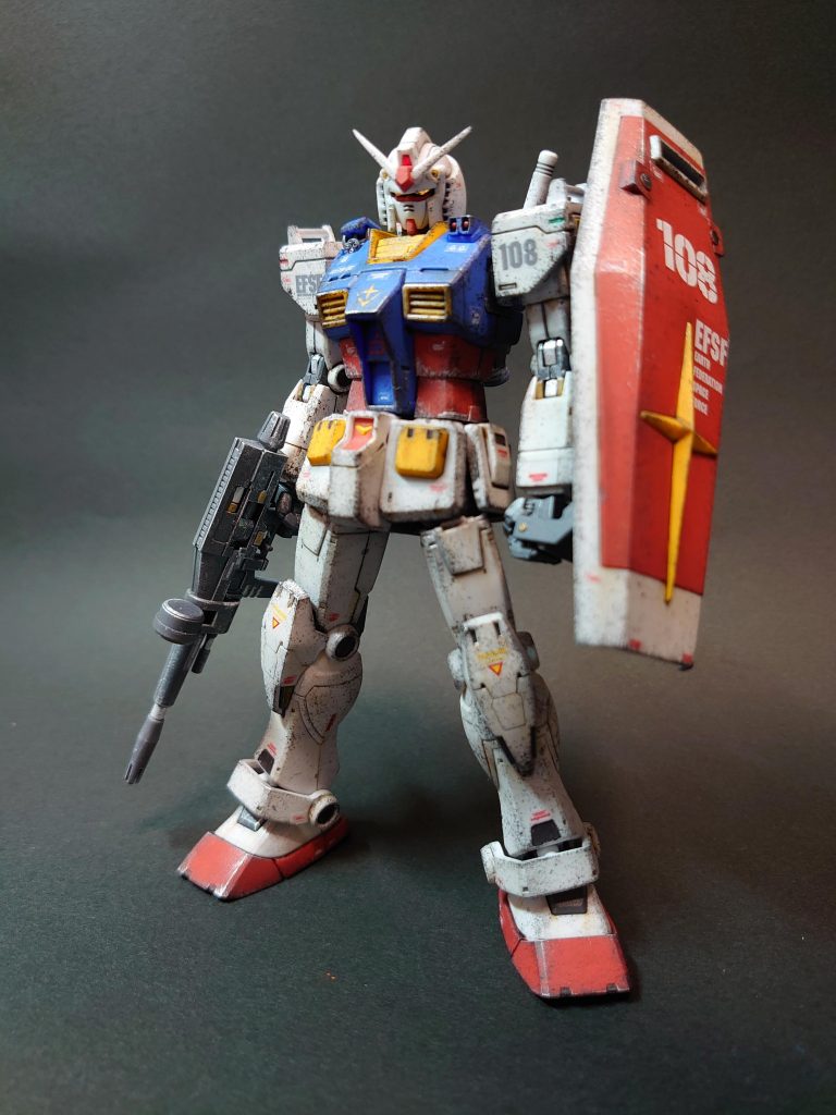 中期型。ただし固定武装は前期型のを付けたまんま。
理由はカッコイイからです(本日2度目)。カッコイイかどうかはあらゆるすべてに勝ります。
スピルバーグ監督も、
「だってカッコイイんだもん」
という理由で、ガンダムにダブルゼータのポーズさせてましたし。スピルバーグもこう言ってんだからさ!いいじゃん!