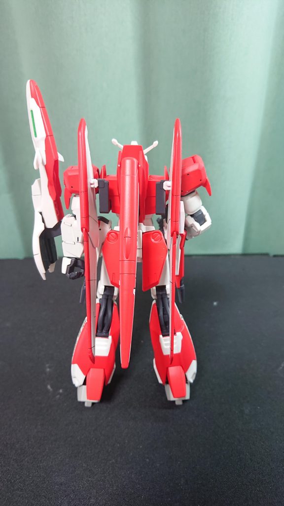 後ろ側
調色が苦手なので、程よいレッドはないかと探していたところ「ガイアノーツ グラダムシリーズ CB02レッド」がぴったりでした。背中側は真っ赤っかですね。