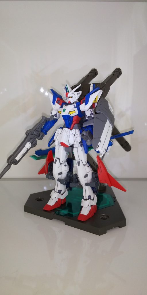 全体図を1枚
これまでの投稿で換装アーマーや武装を付けた際、物足りない部分にパーツを追加したジェミナスになります
追加武装は ジェミナスのバックパックを取り付けたまま 装備できる ブースター
大型の バスターソード
そしてバスターソードを取り付けできるジョイントパーツ
ジョイントパーツは背面腰部分に装着しています
両足にブースターを追加となります