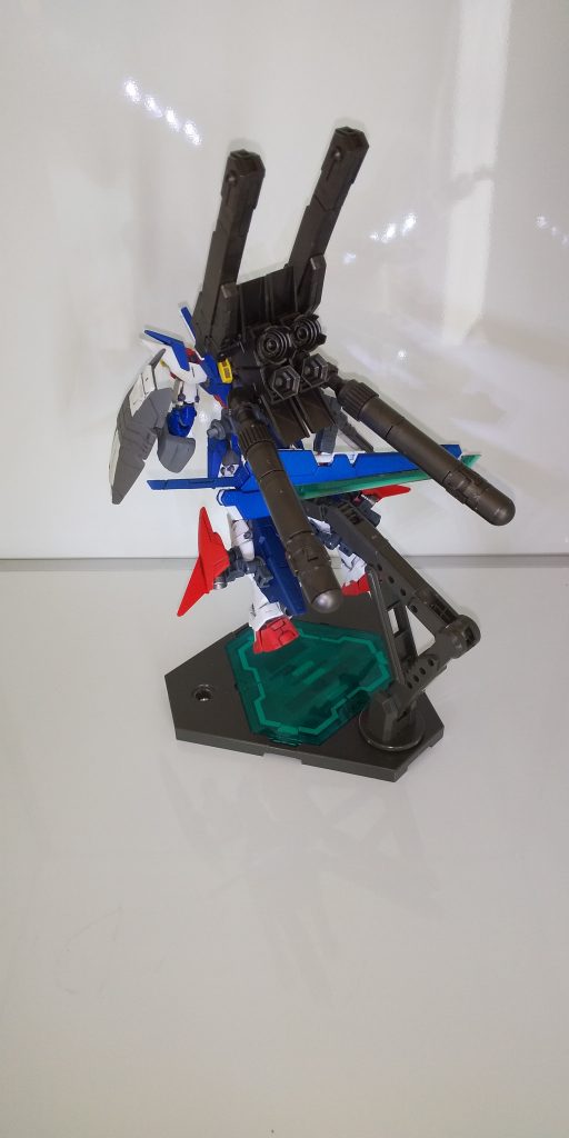 バックショットから1枚
追加武装はコトブキヤのMSGパーツから作成
プロペラタンク付きのブースターと、サムライマスターソードを使用
脚ブースターはジャンクパーツとなってしまったシャイニングブレイクのパーツを使用して取り付けています