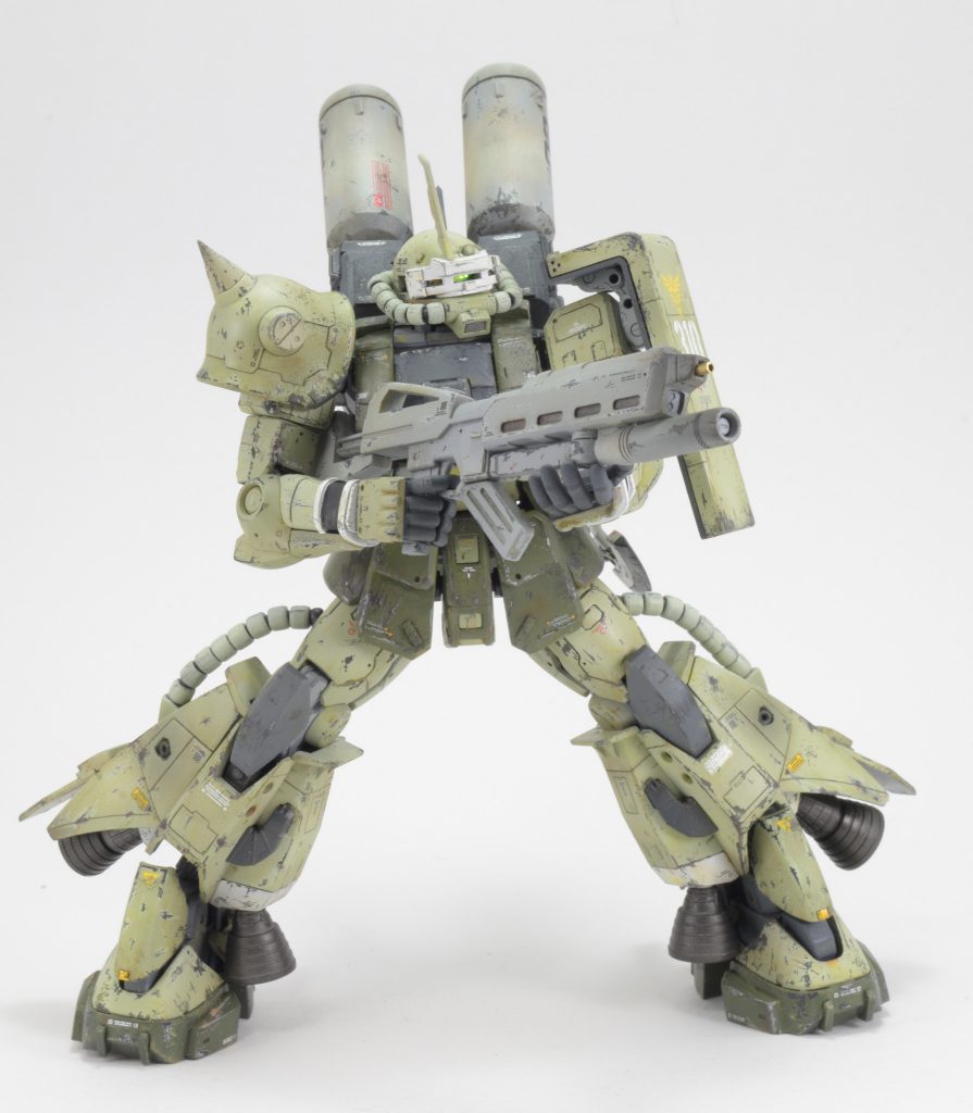 モノアイを廃してゴーグル式のカメラアイに。ジオンの誇り?知らねぇよ性能がええ方がええやんか。