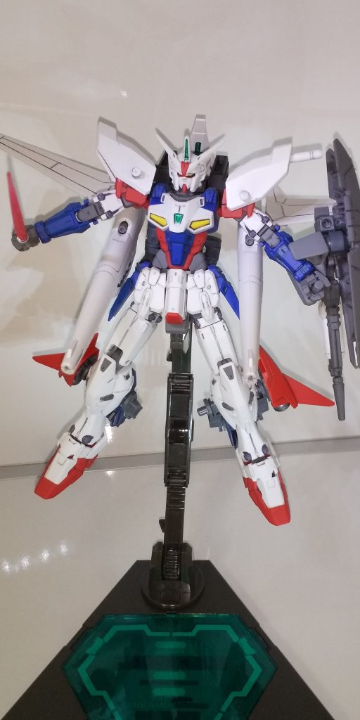 キャノン発射姿勢
ハンドフリーな射撃ポーズを出したくて、
漫画G-UNITのMSV機体ヴァイエイト・シュイヴァンの様にキャノン二丁による射撃をイメージしてます
シールドにサブアーム仕込んで、ライフルをマウント出来る仕様にしてます