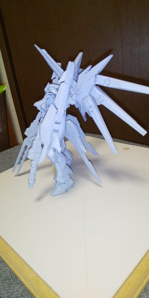 側面。仮固定だからファンネル等の重みでで後ろに反る💦