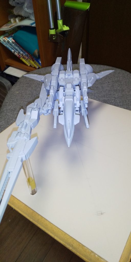 前面。ビームランチャーがめちゃくちゃ前に出て土台からはみ出る💦