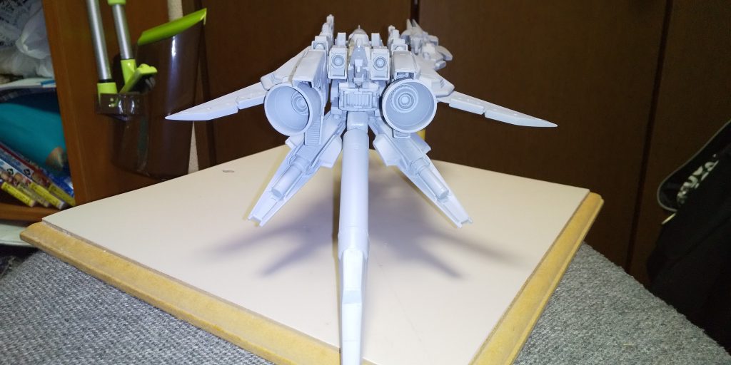 裏面。バーニアが目立つ目立つw