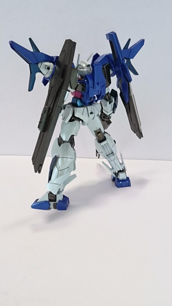 背面。

塗装はメタルビルドを意識してパールを中心に仕上げました。

何度も塗料を重ねるのでエッジがだれないよう面出し、モールドが埋まったりしないようにスジ彫りの彫り直しを出来る限り行いました。