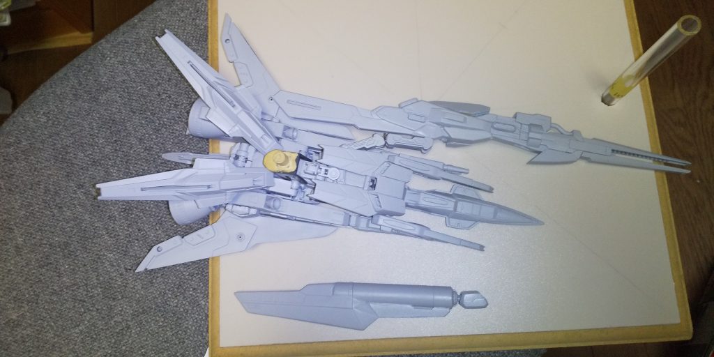 裏面。プロペラントタンクが外れてますが最終組立で接着します。