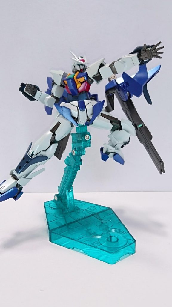 格闘モード。

足裏は肉抜きを埋めるのが大変なのでフレーム色で塗り分けて誤魔化してます。