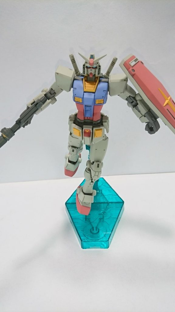 ツインアイは色合い的に水色にしました。