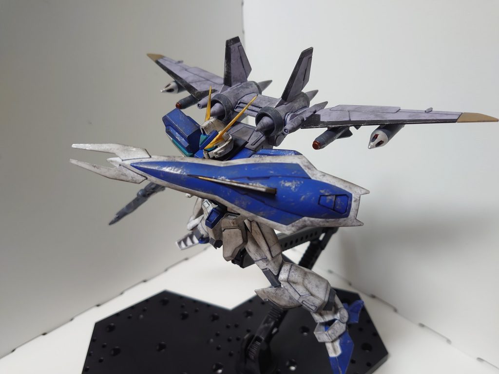 シールドを構えて突貫