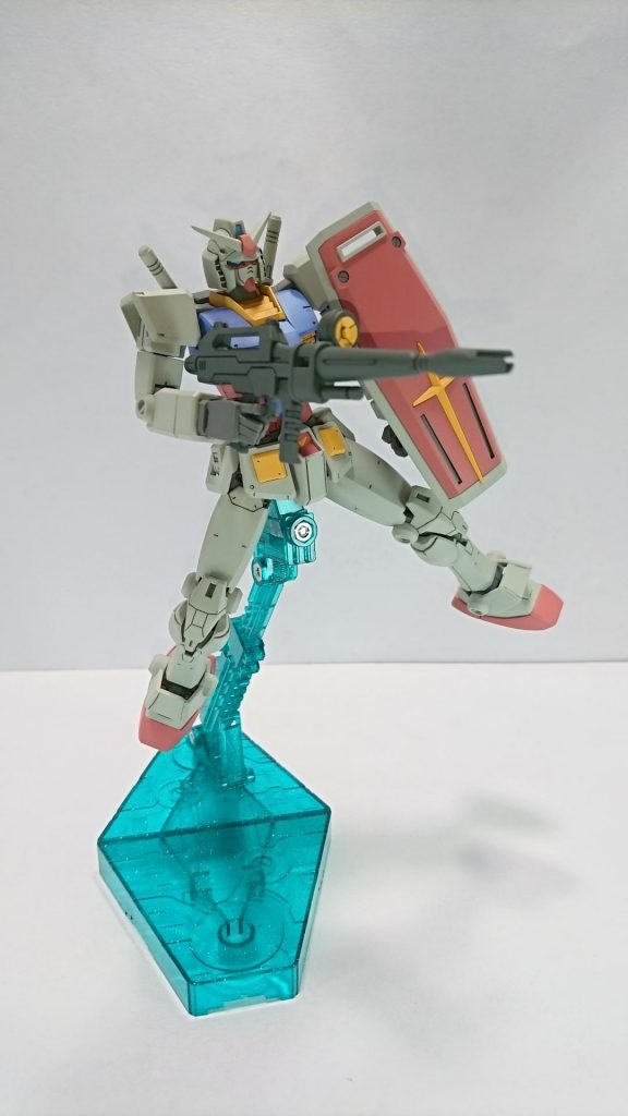 塗装はキットの指定より少し白味のある感じに。

サフ下地から発色しやすく見映えするカラーをチョイスしてます。

白をグレーに振ると塗るのが楽。