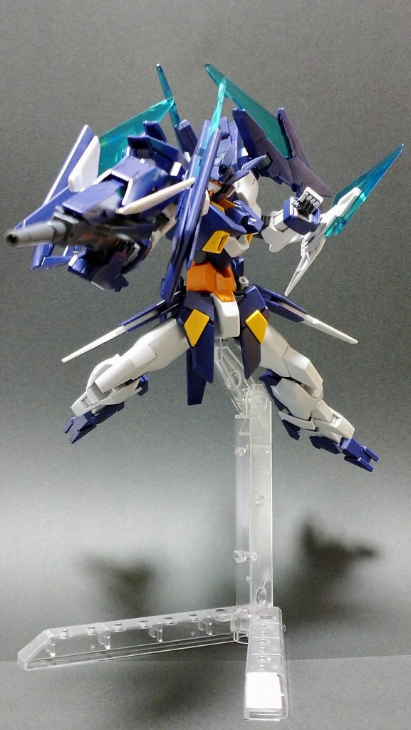 アクション
台座もついて豪華